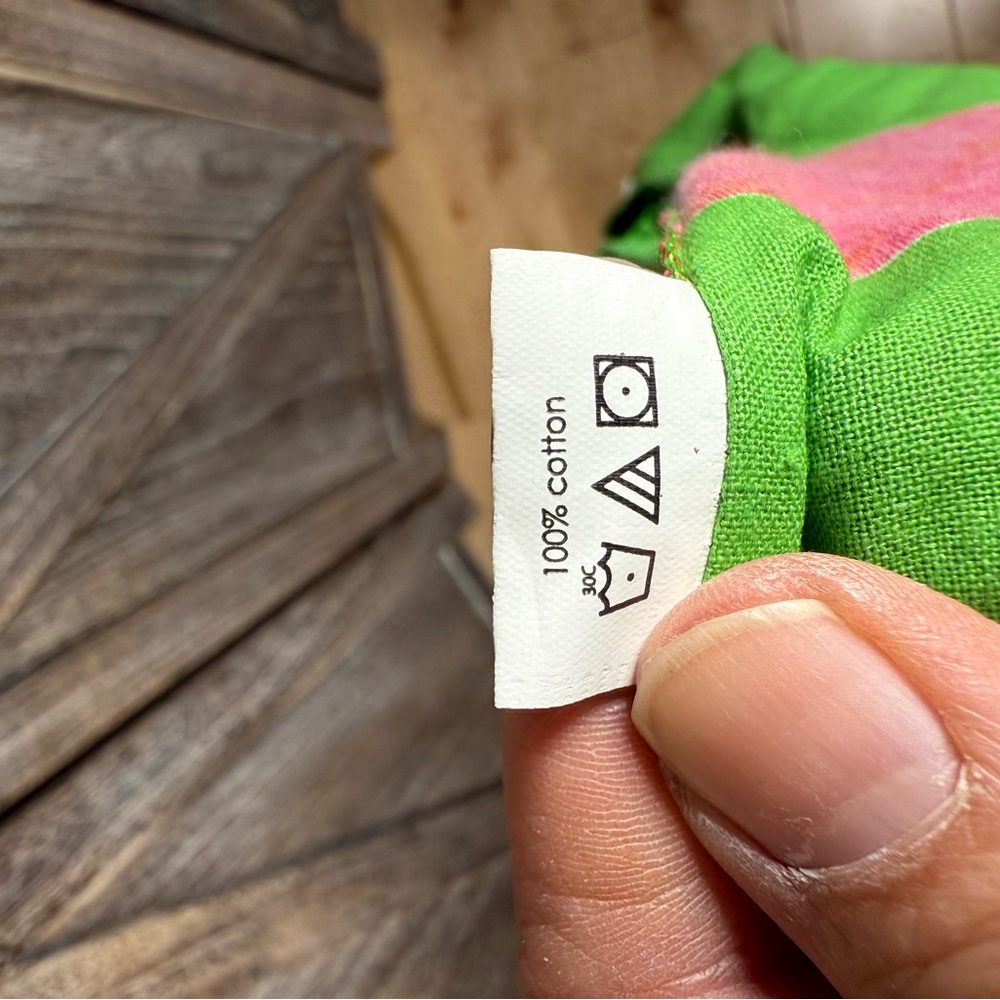 Tag Round Picnic Table Tablecloth - Picture 4 of 5